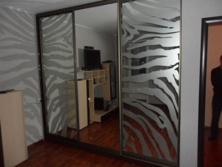 Шкаф-купе 3 метра, 3 двери " зеркало/зеркало с нанесением пескоструйной рисунка"