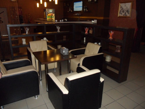 Барная стойка и столы для кафе